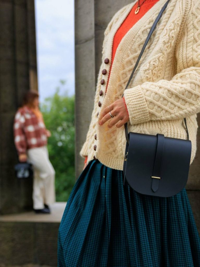 Cambridge Satchel The Saddle Bag - Black & Gold Crossbody Women - Image 2