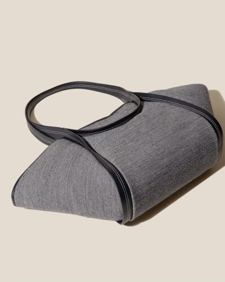 Navy Hereu Cuber - Leather-Trimmed Canvas Basket Women Shoulder Bags - Image 5
