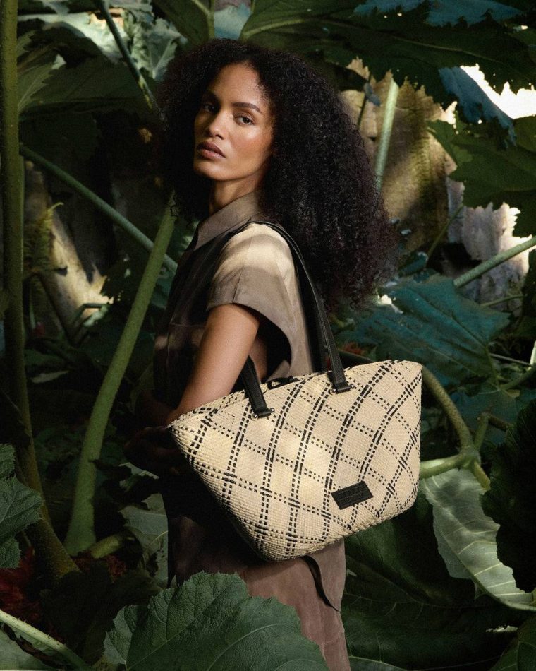 Strathberry Natural Iraca Palm/Black Women Medium Palm Basket Shoulder Bags