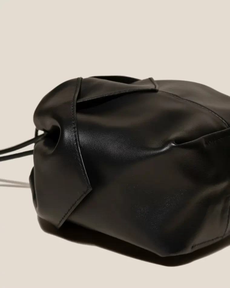 Women Black Duixa Crossbody - Drawstring Detail Crossbody Bag Crossbody Bags Hereu - Image 4